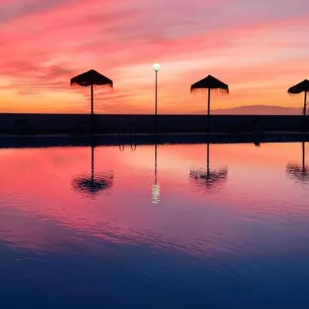 Island Paradise アパート アデヘ